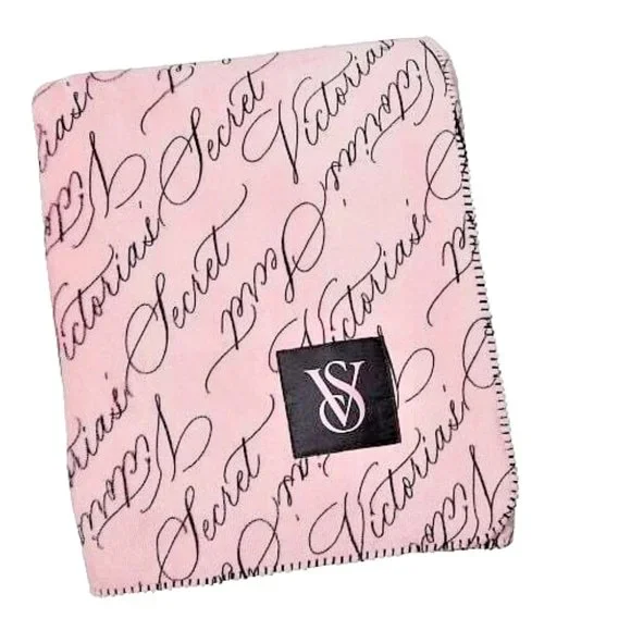 Victoria secret pushing valentine blanket